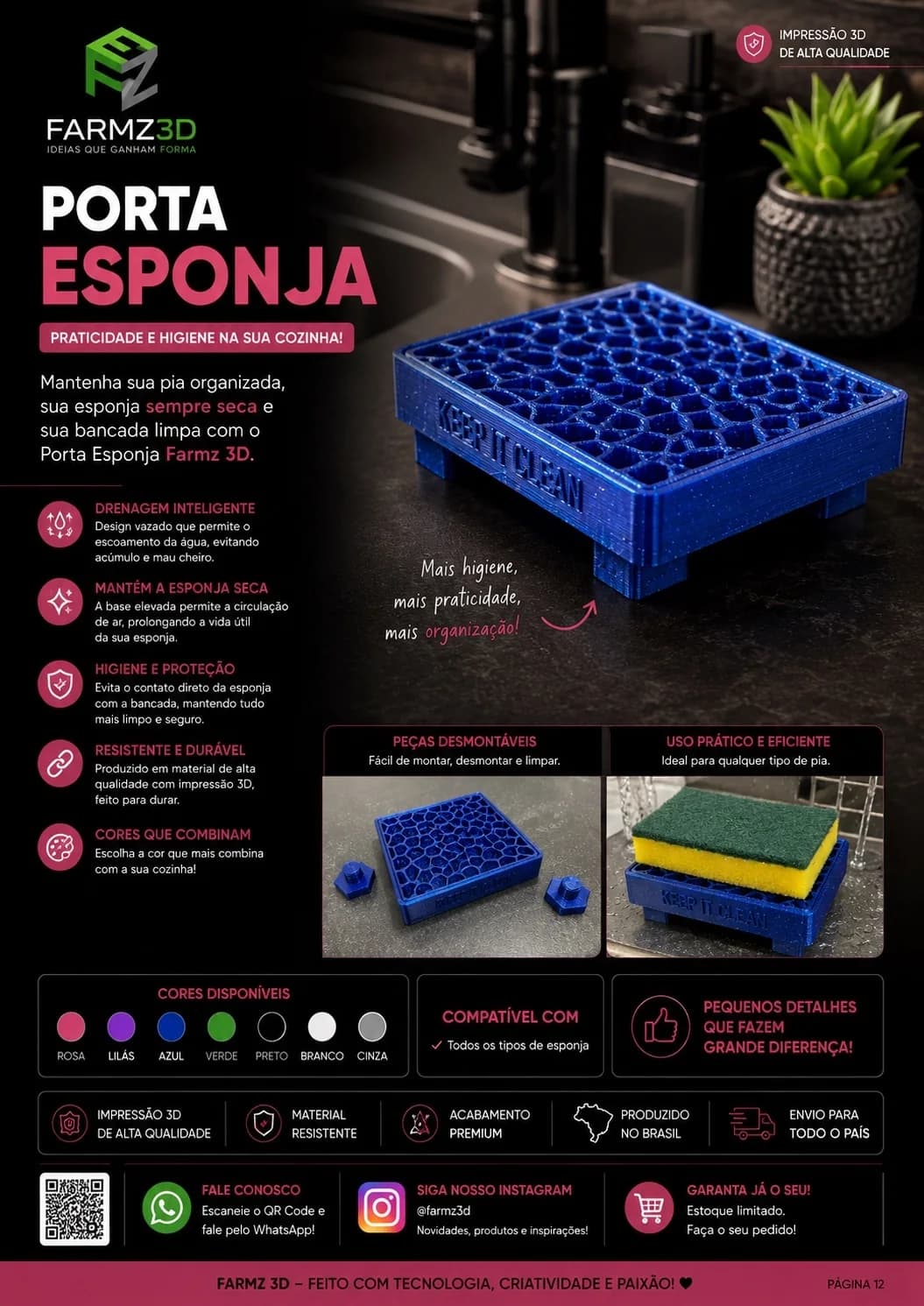 Porta esponja azul com padrão de colmeia vazado e base elevada sobre bancada de cozinha, com esponja apoiada.