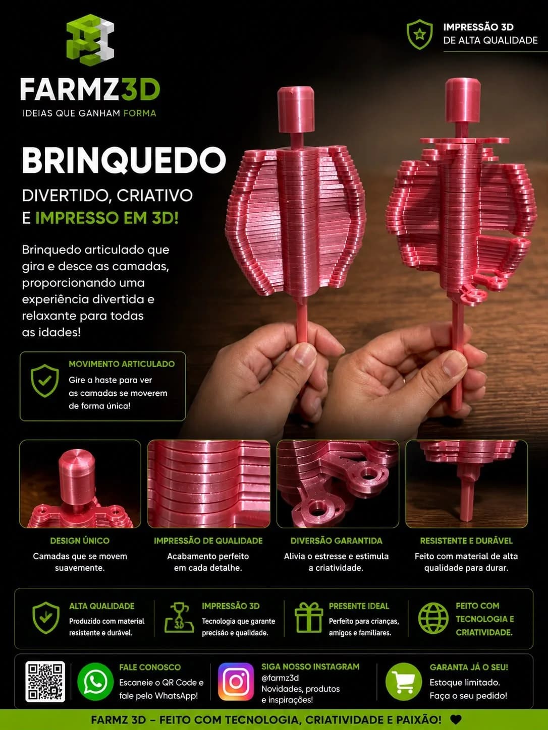 Brinquedo articulado rosa de camadas giratórias em haste, segurado por duas mãos sobre mesa de madeira.
